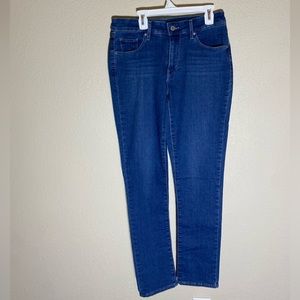 Levi Classic mid-rise skinny women's jean, Size 29